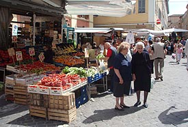 Markt in plaatsje bij vakantiehuis Marche