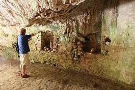 Escursioni Marche, Grotte dei Frati