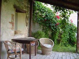 mooie tuin met veranda van Marche vakantiehuizen