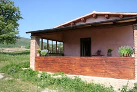 veranda at the back Vakantiehuis met zwembad, Marche Italie