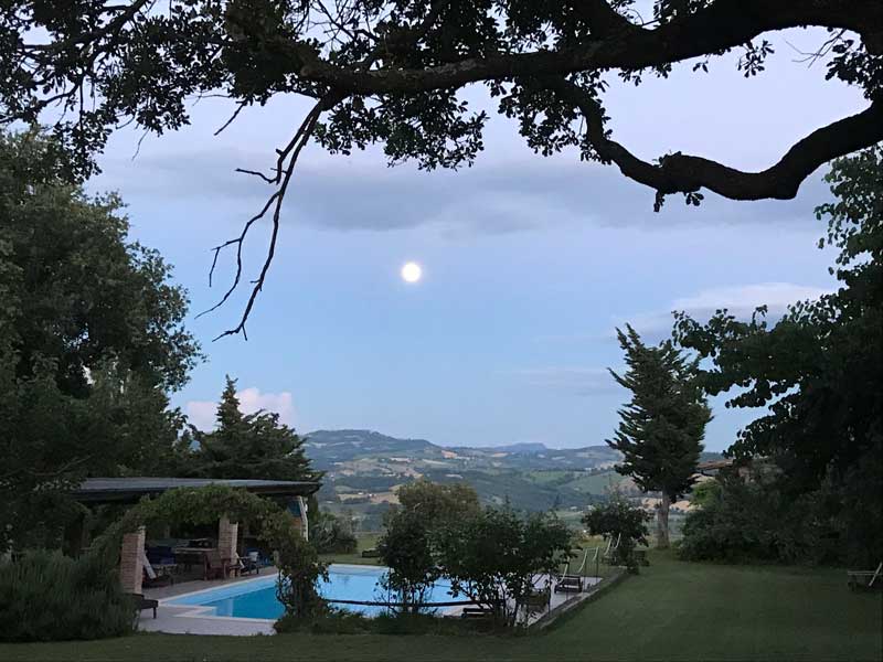 Agriturismo con piscina nei Sibillini nelle Marche