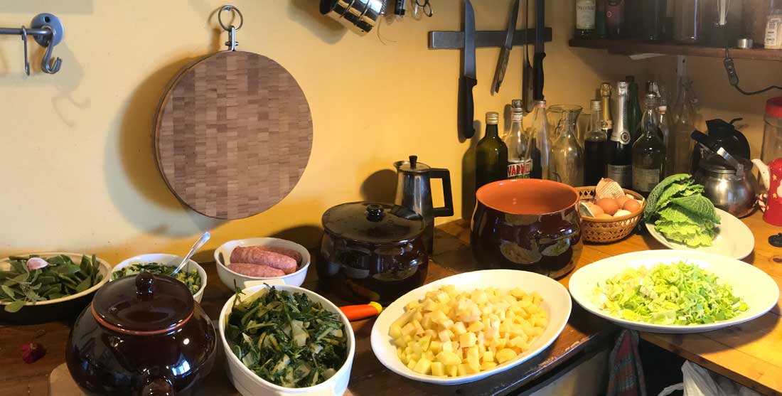 Preparazione degli ingredienti per i corsi di cucina