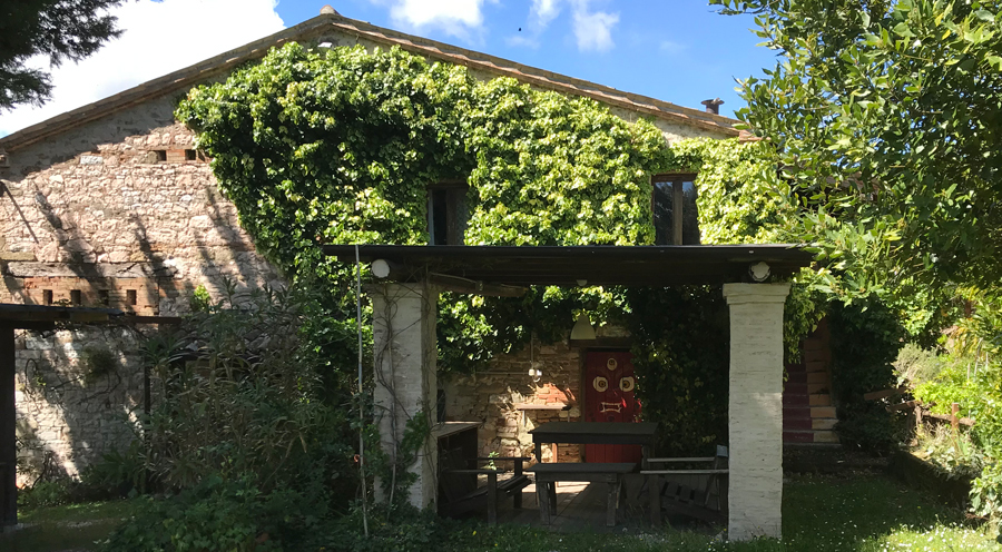 Villa with patio for dining in Marche Italy