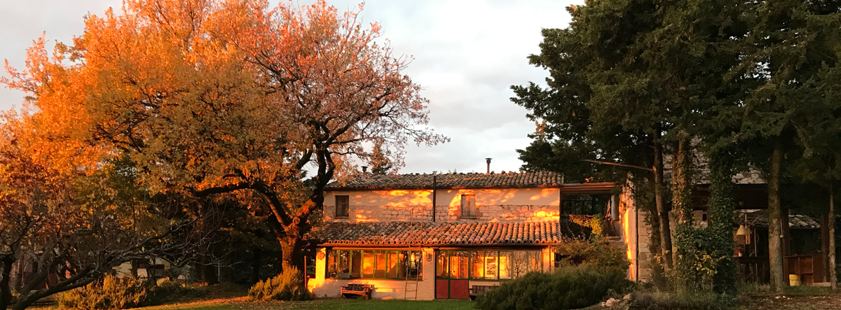 casa di campagna in agriturismo con parco e piscina nelle Marche