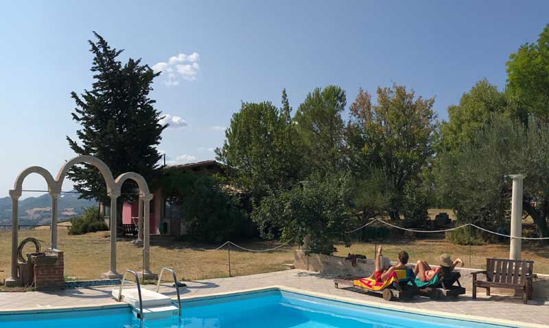 agriturismo con piscina nei Sibillini