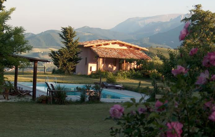 romantic cottage with pool for 2 persons in le Marche