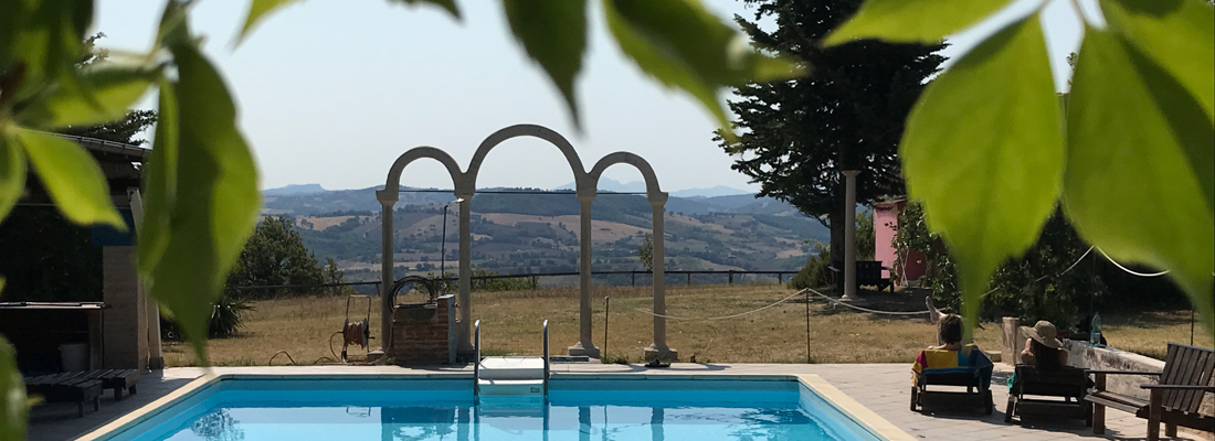 Agriturismo con piscina Marche