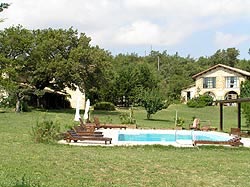 Travel in Italy and vacation in authentic Marche farmhouse villa available for rent.